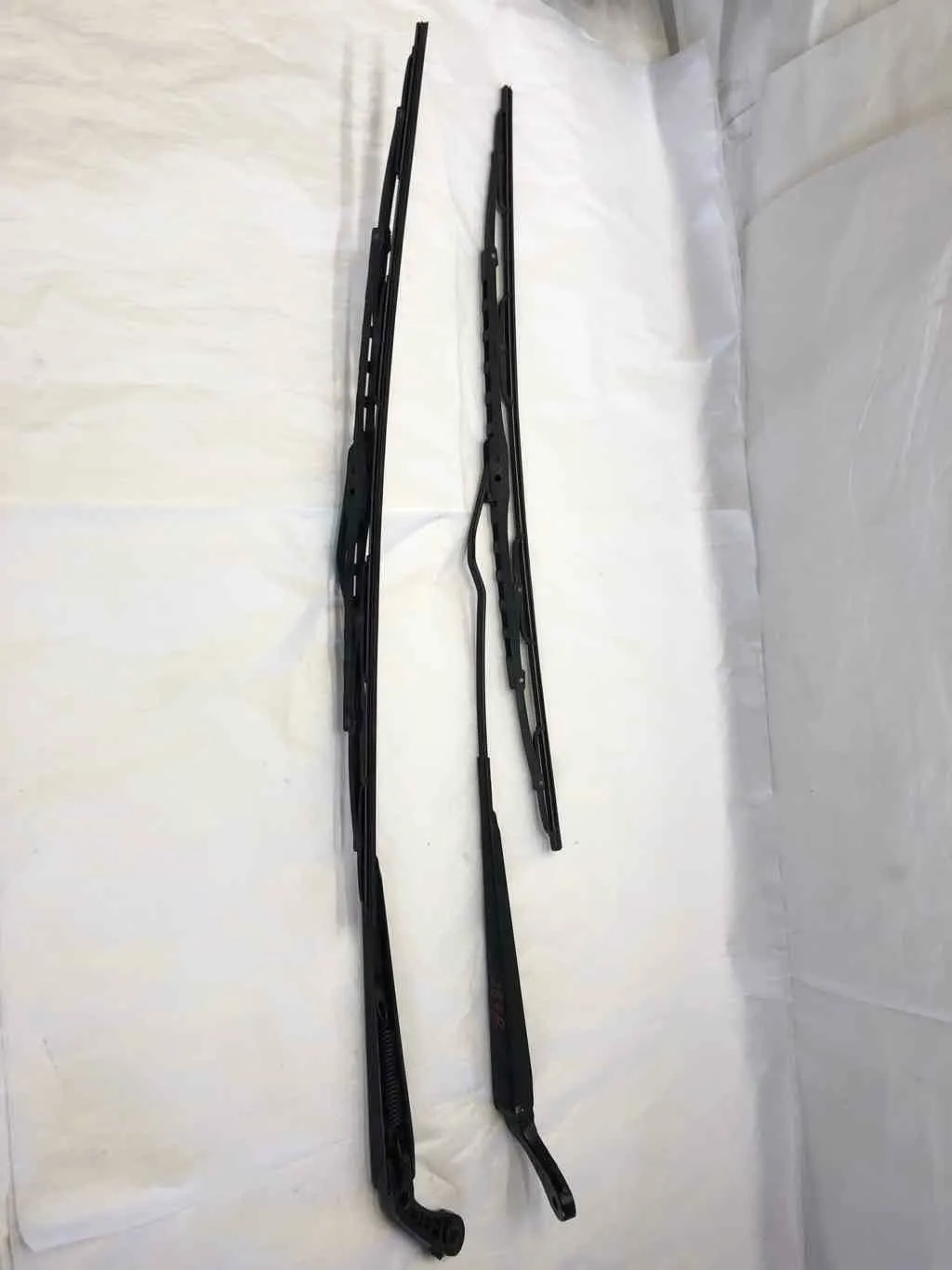 1996 - 2002 CHRYSLER TOWN CNTRY Windshield Wiper Arm W/ Blade Left Right Pair M